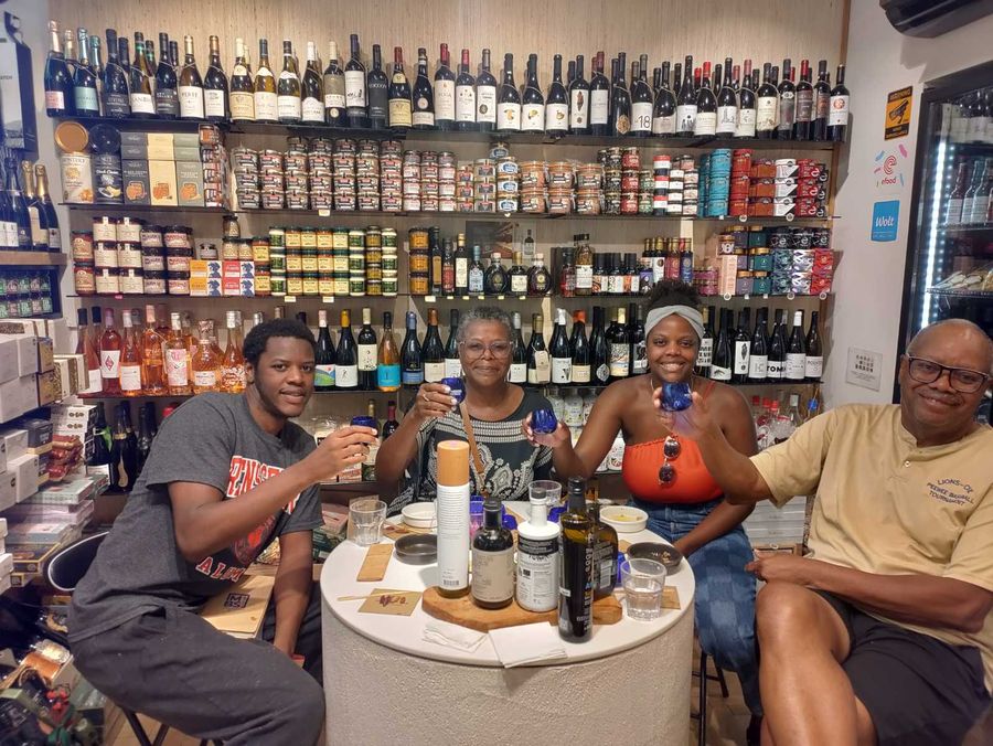 wjnTJcMJ_happy 4 (1).jpg